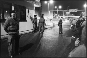 021 1989 11 09 Checkpoint Charlie 01