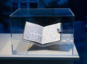 Ausstellung „16 Objekte“ der Internationalen Holocaustgedenkstätte Yad Vashem im Berliner Paul-Löbe-Haus
